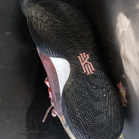 Unisex 9.5 kyrie Flytrap4 - Picture 7 of 8